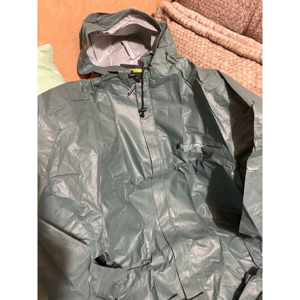 Frogg Toggs Rain Suit Jacket and Pants Set Sage Green with Storage Pouch